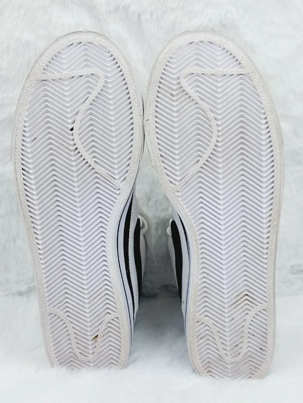 Nike Women's White Black Court Legacy Canvas Mid-Top Athletic Sneaker Size 8